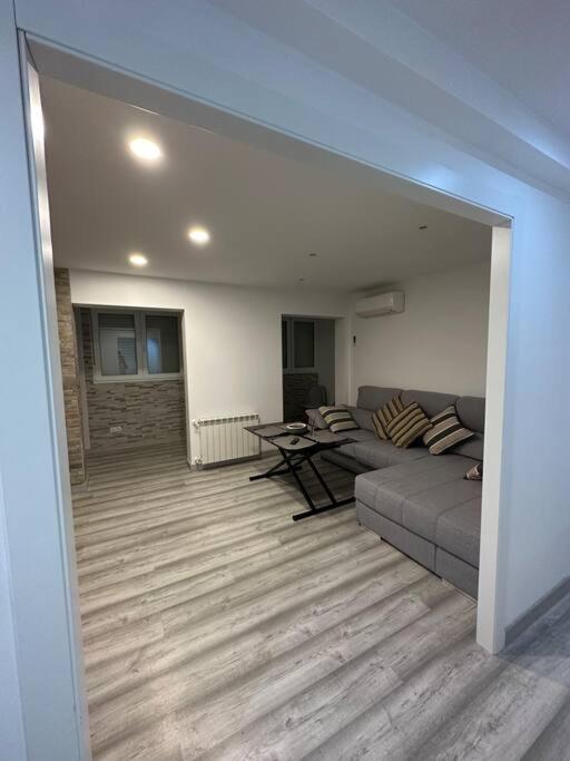 Cozy 1-Bedroom Apartment Madrid Dış mekan fotoğraf